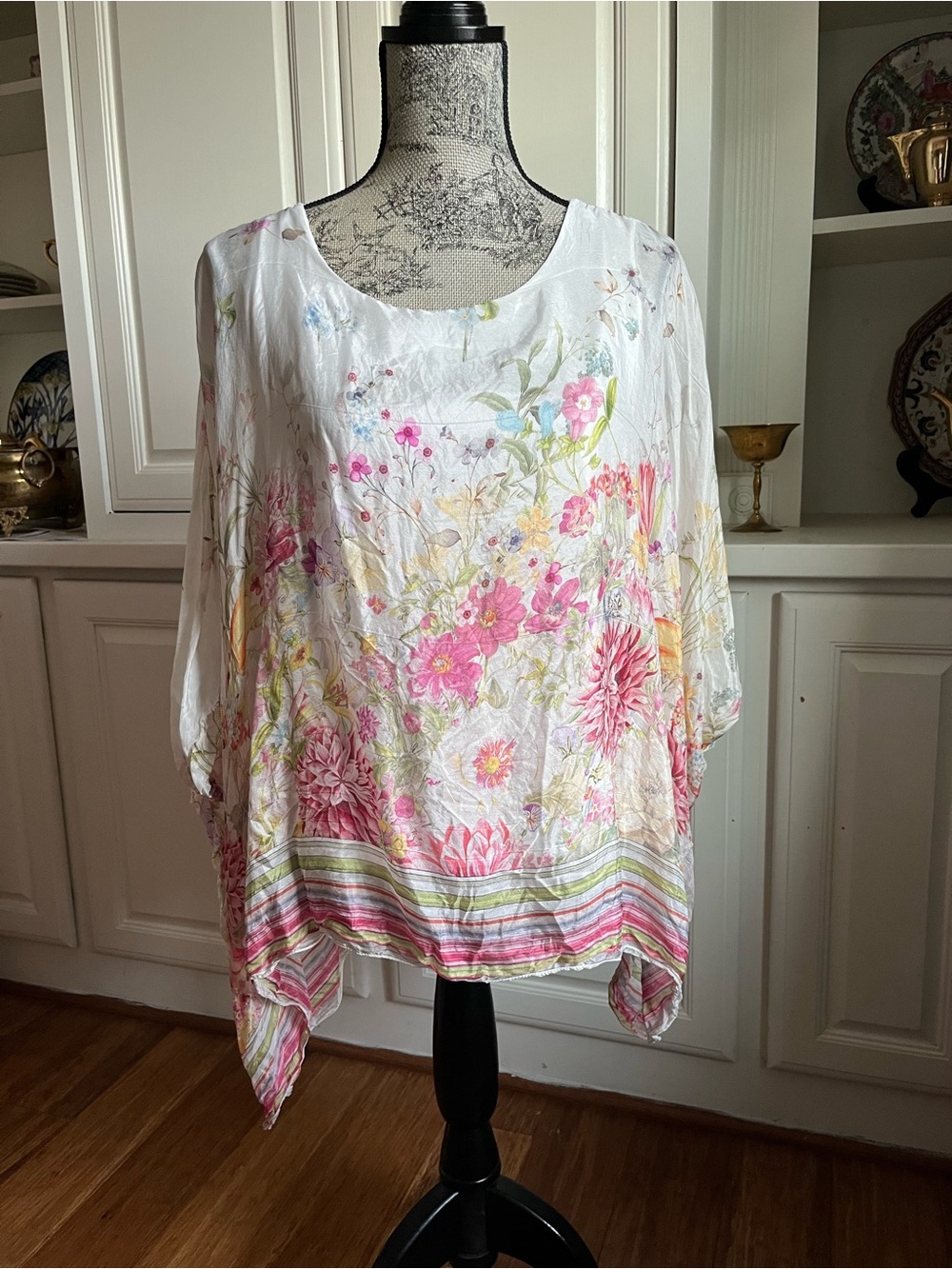 Silk White Scoop-Neck Floral Tunic Top with Pink Accents